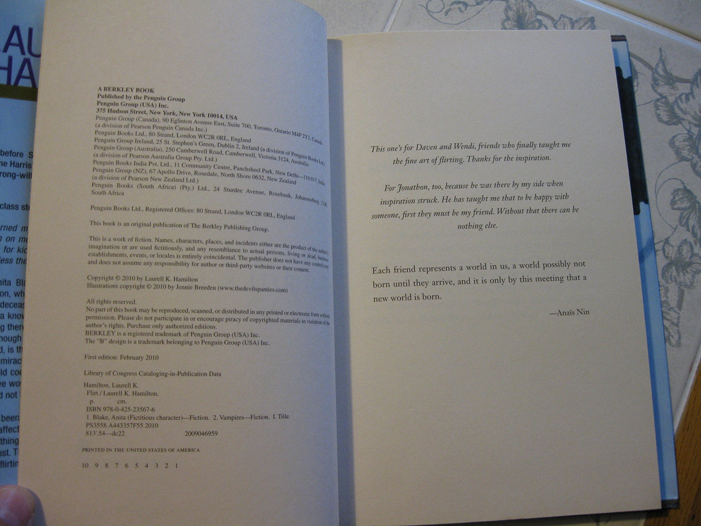 Flirt Hamilton, Laurell K.