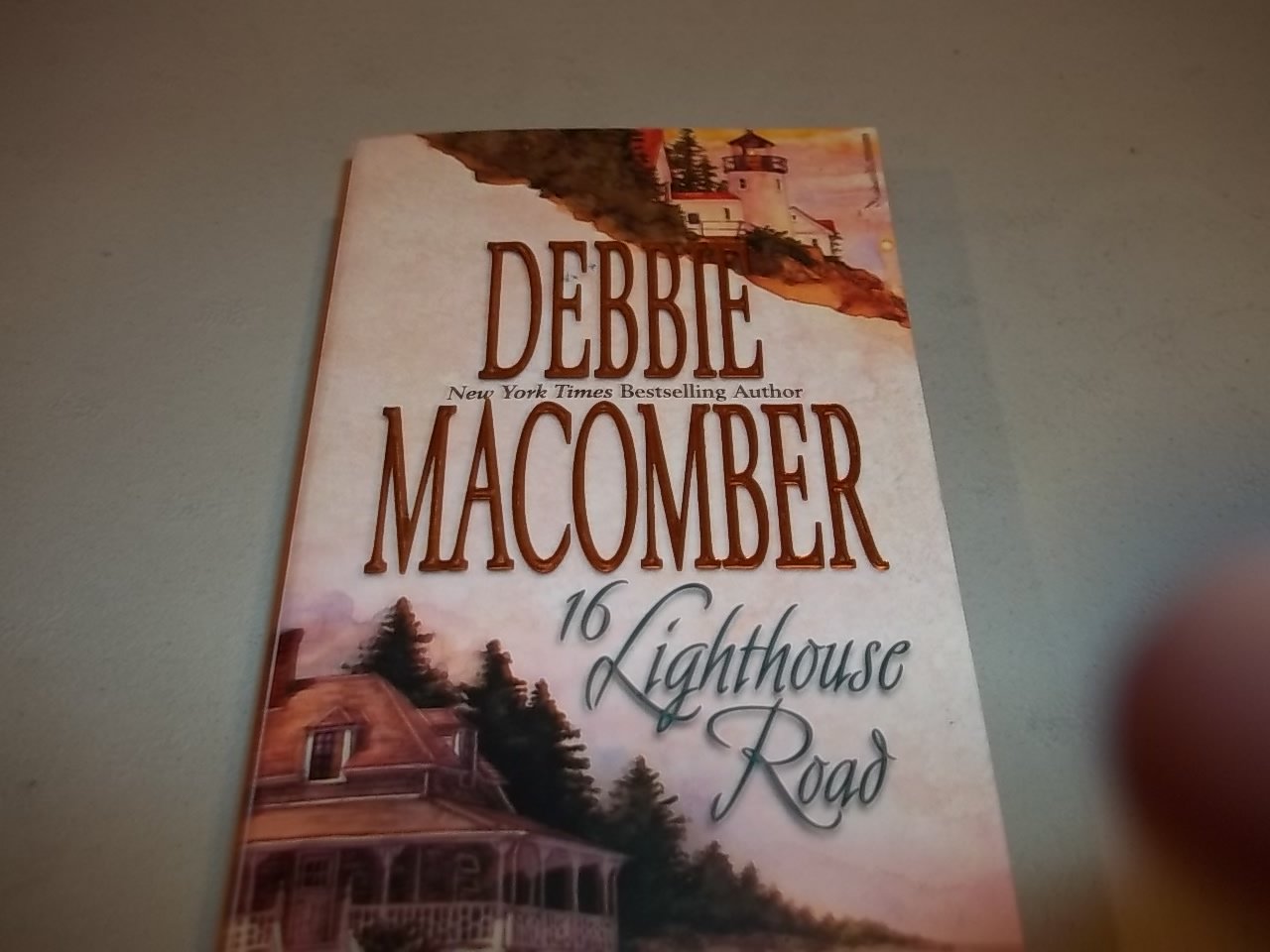 16 Lighthouse Road [Mass Market Paperback] Debbie Macomber