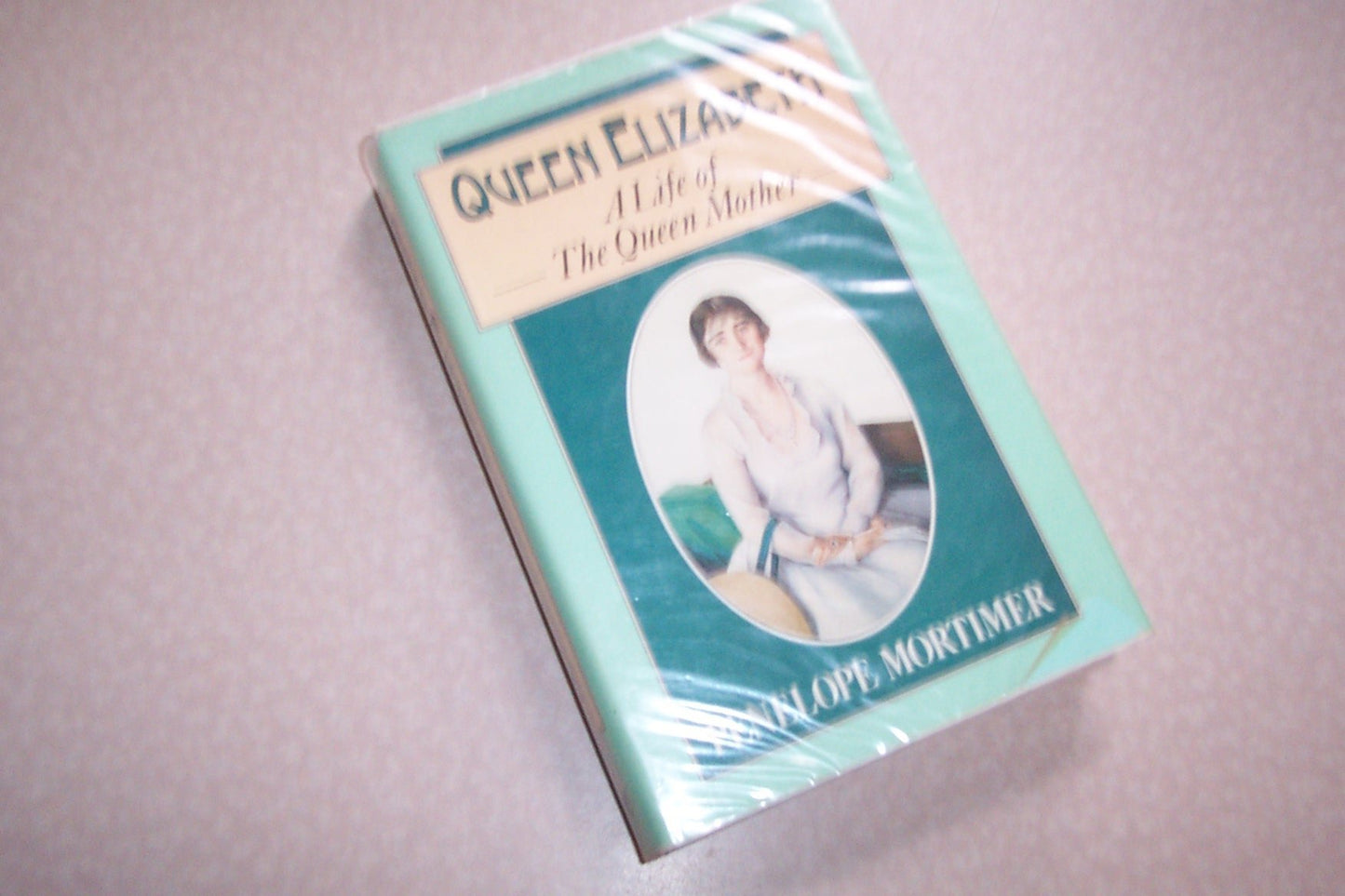 Queen Elizabeth: A Life of the Queen Mother Mortimer, Penelope