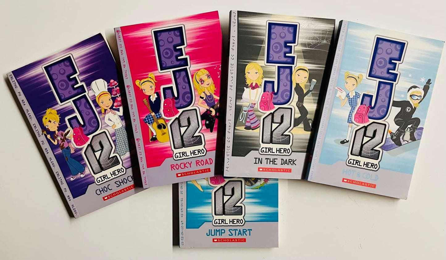 EJ12 Girl Hero: #17 Spooked! [Paperback] McFarlane,Susannah