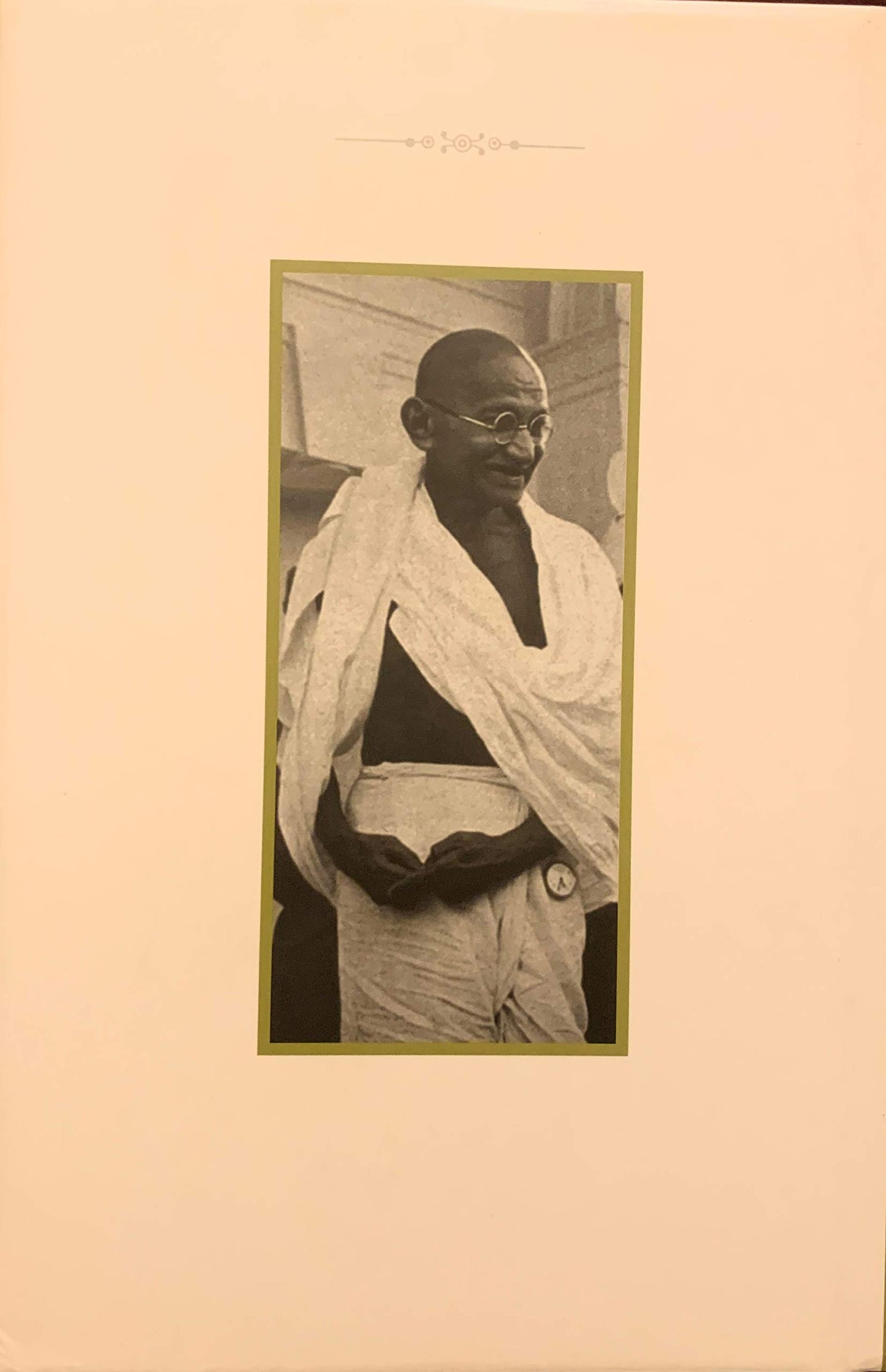 Mohandas: A True Story of a Man, His People and An Empire [Hardcover] Rajmohan Gandhi