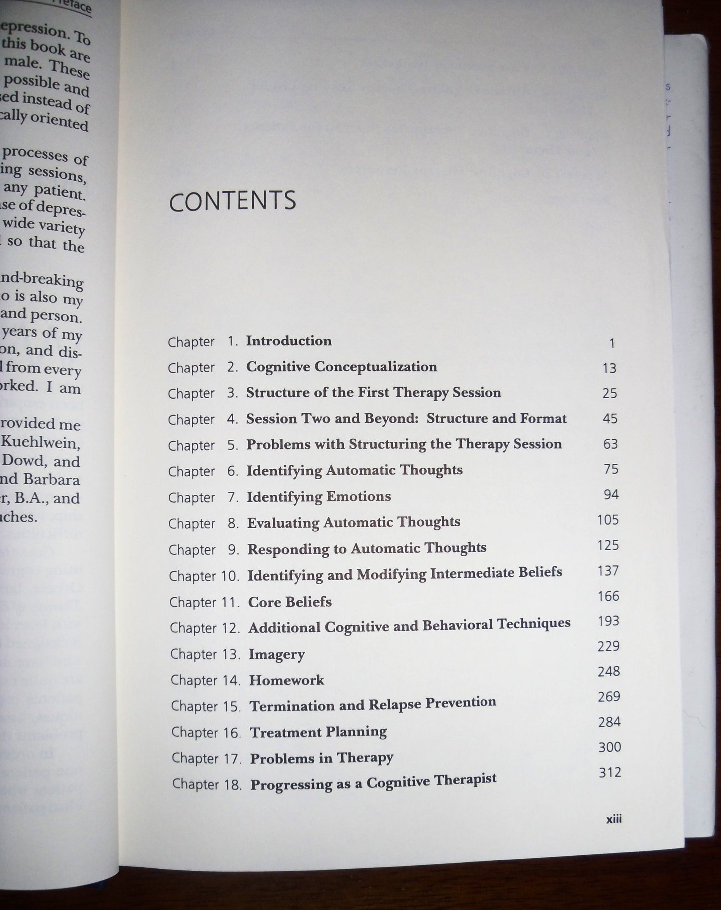 Cognitive Behavior Therapy, First Edition: Basics and Beyond Beck Ph.D., Judith S.