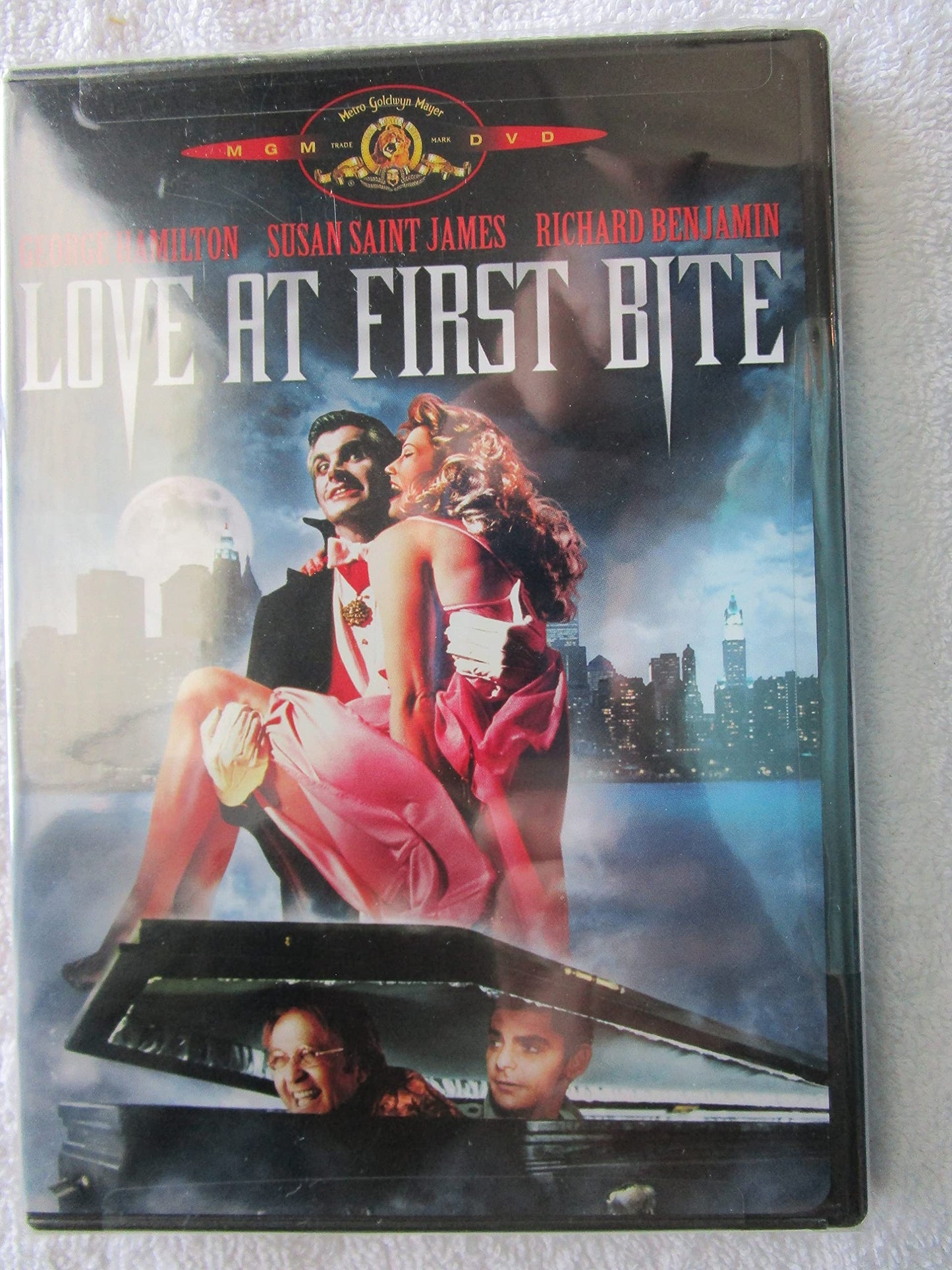 Love at First Bite [DVD]