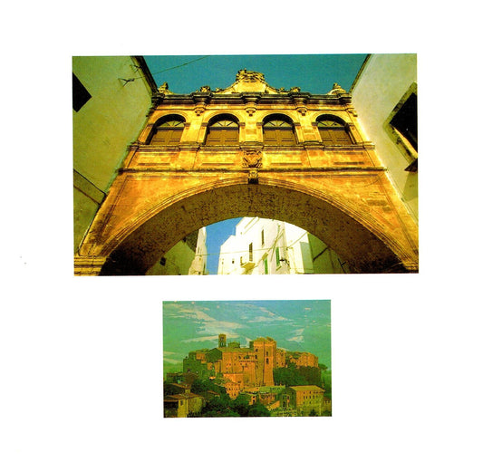 DISCOVERING THE HILL TOWNS OF [Hardcover]