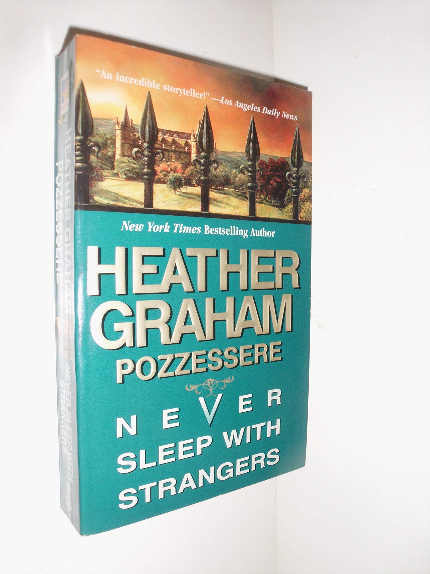Never Sleep With Strangers [Paperback] Heather Graham Pozzessere