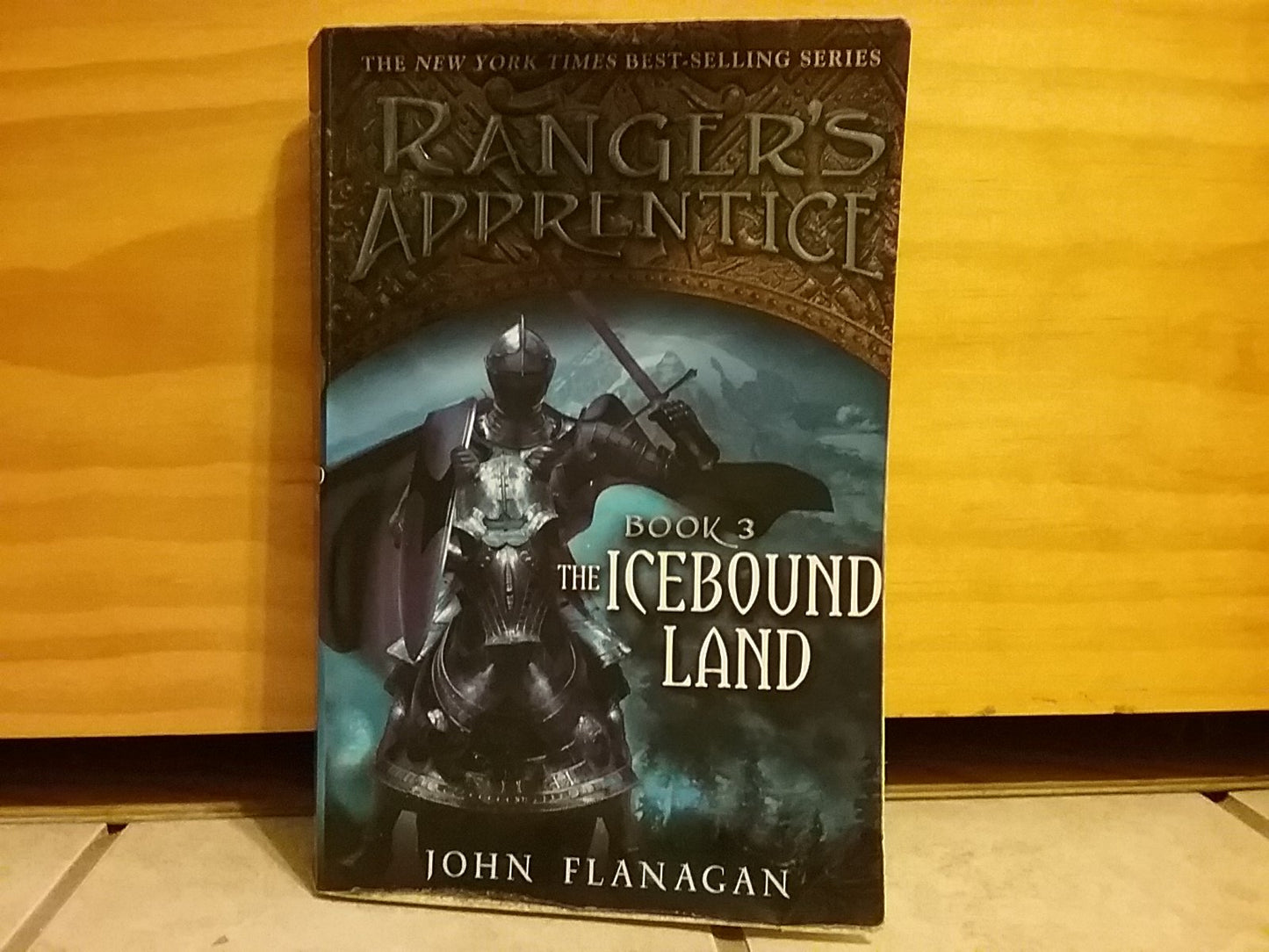 Ranger's Apprentice 3: The Icebound Land [Paperback] Flanagan John
