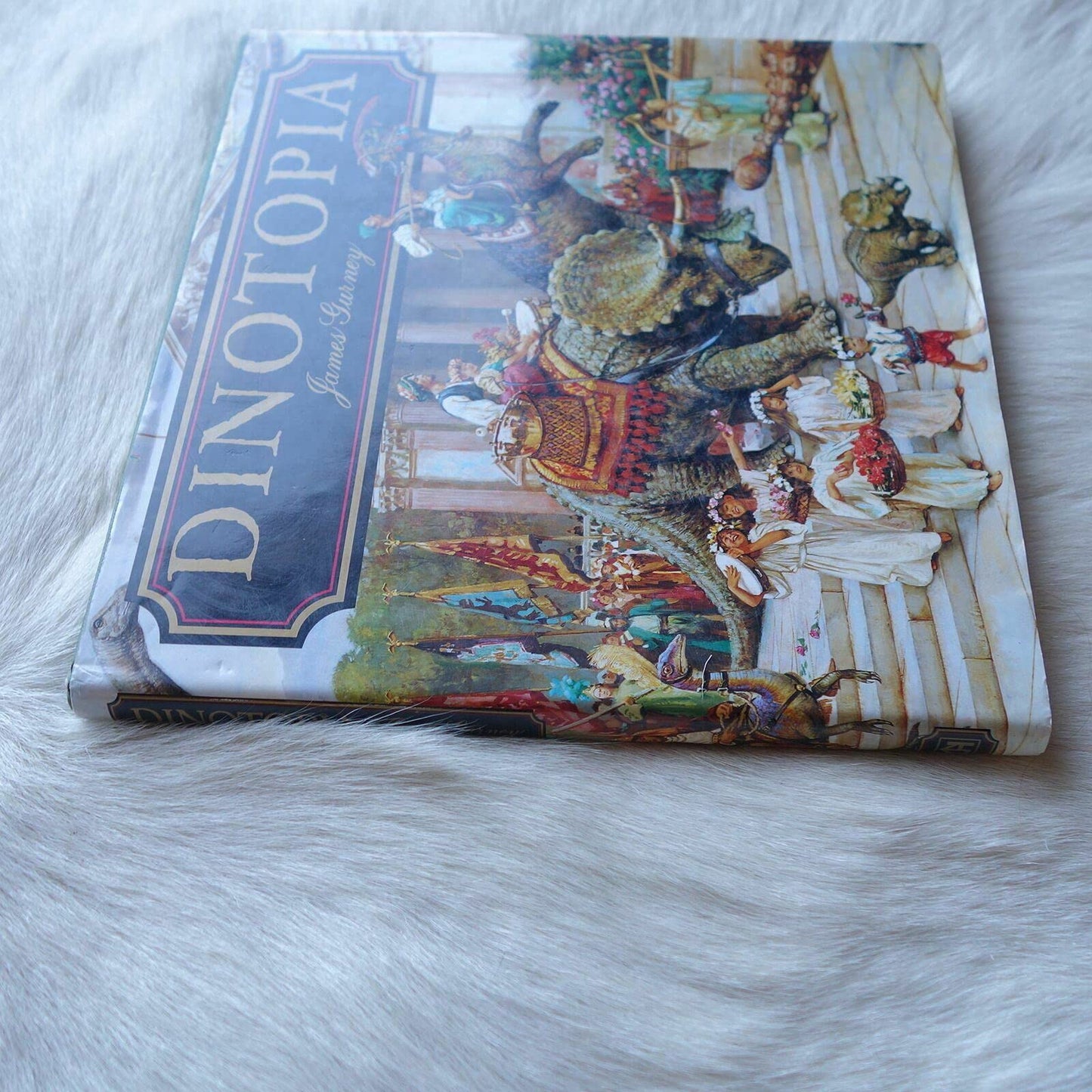 Dinotopia: A Land apart from Time [Hardcover] Gurney, James