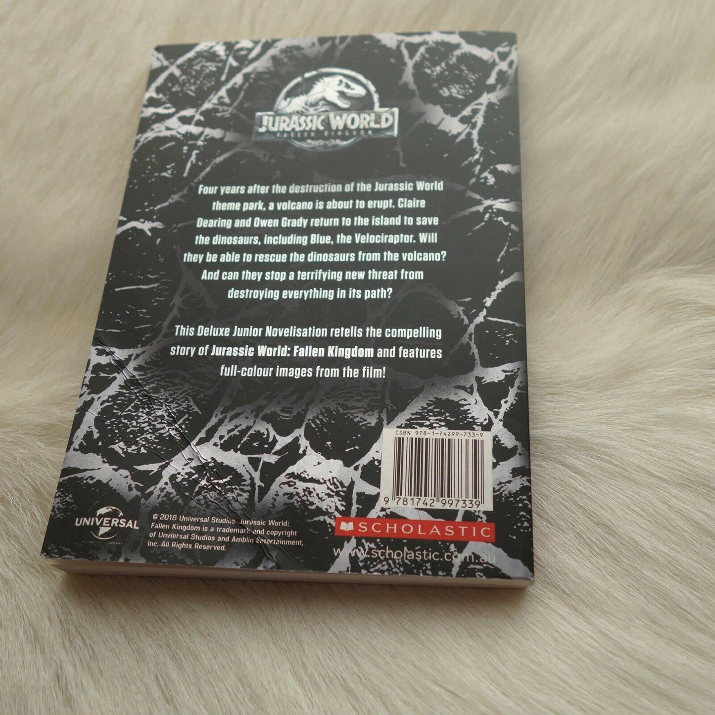 Jurassic World: Fallen Kingdom [Paperback] Scholastic