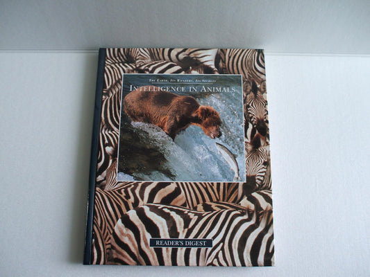Intelligence In Animals - The Earth, Its Wonders, Its Secrets [Hardback] [Hardcover]