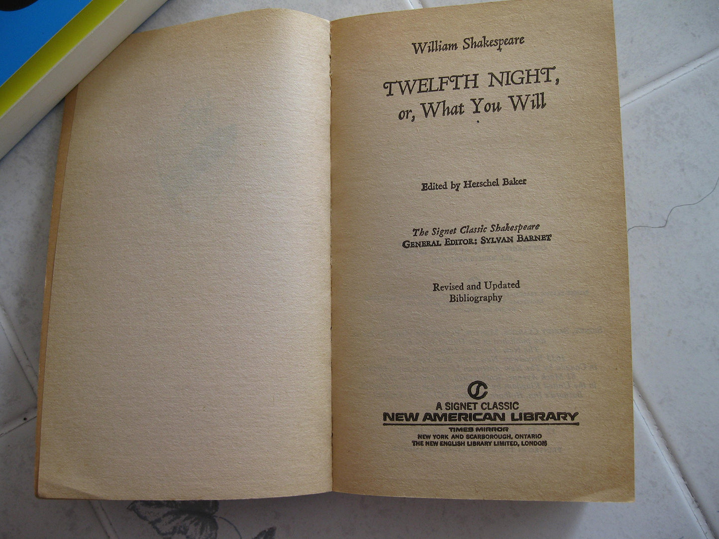 Twelfth Night (Shakespeare, Signet Classic) [Mass Market Paperback]