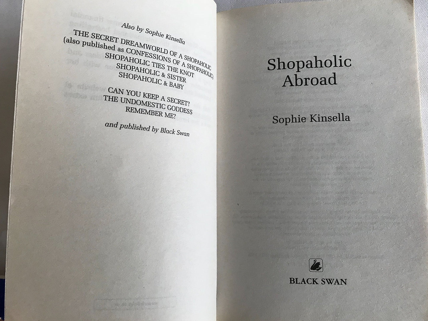 Shopaholic Abroad: (Shopaholic Book 2) [Paperback] Kinsella, Sophie