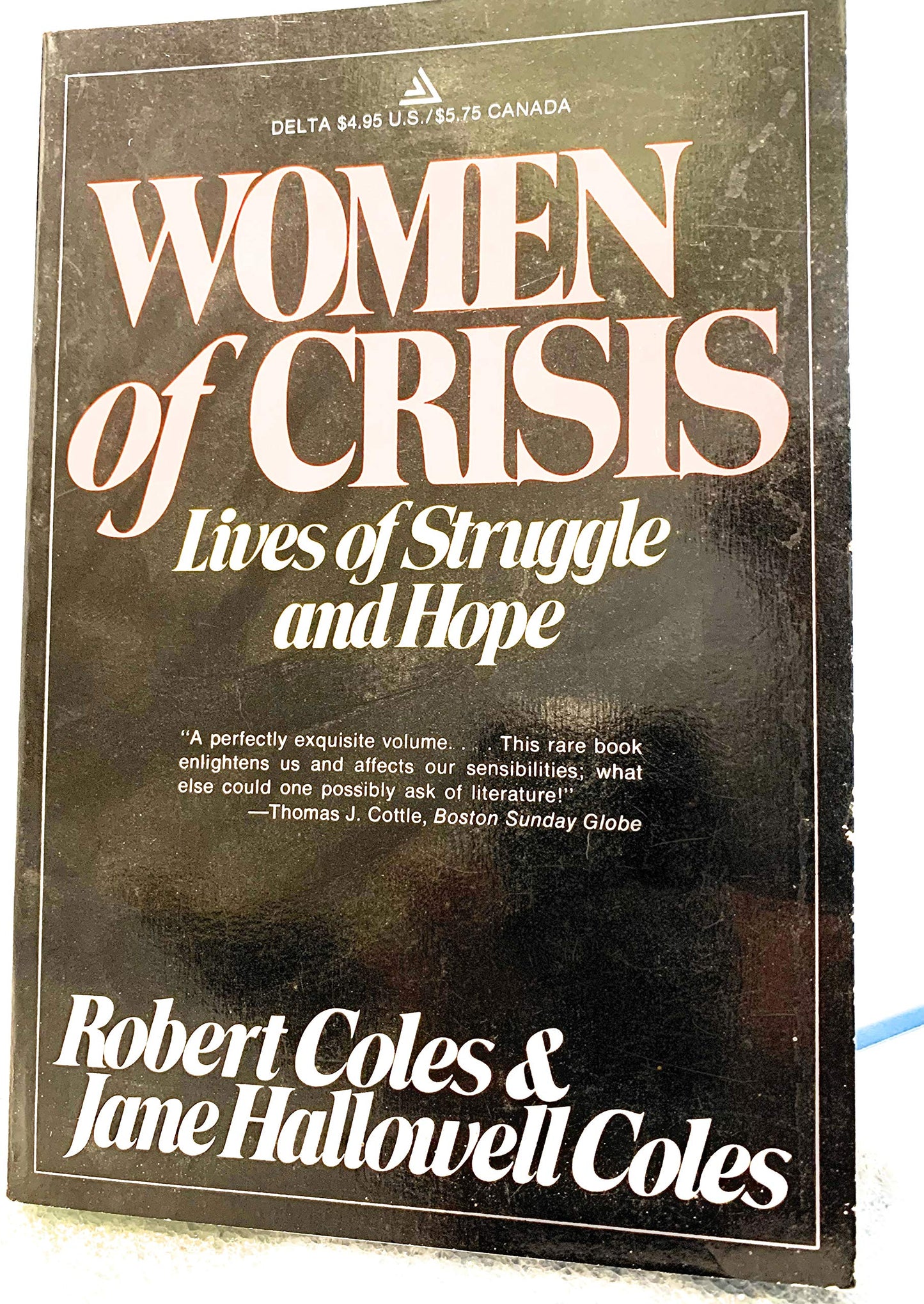 Women of Crisis: Lives of Struggle and Hope [Paperback]