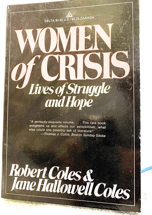 Women of Crisis: Lives of Struggle and Hope [Paperback]