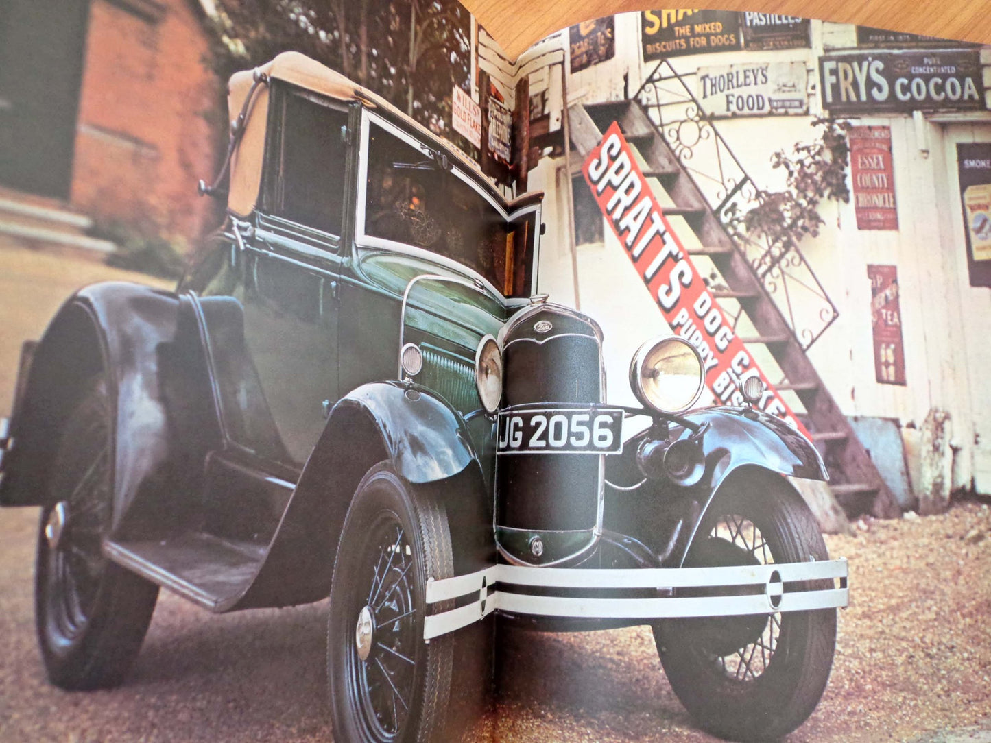 Vintage Cars [Paperback]